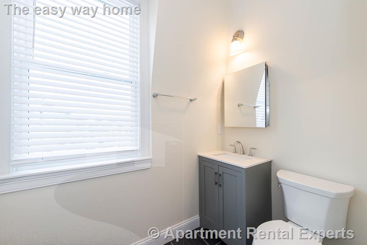 6 bed, 4+ bath apartment for rent at 10 Marion St Unit 1, Tufts — photo 18 of 28
