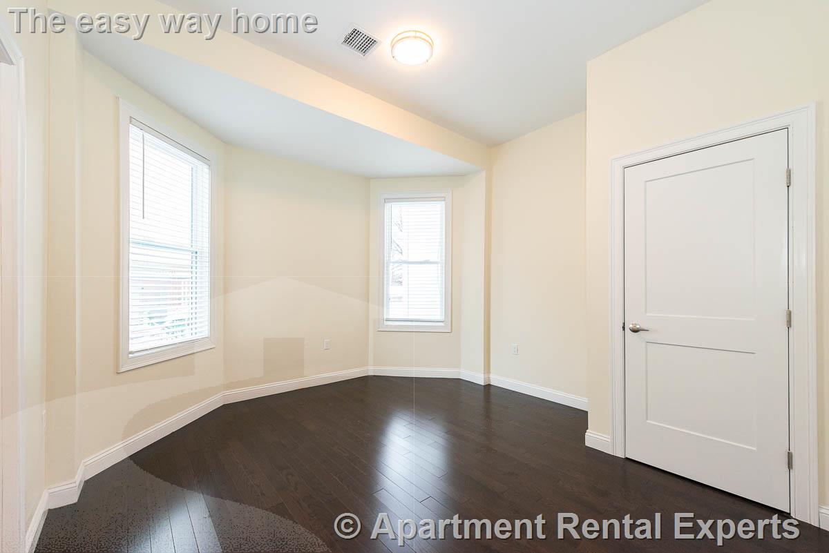 6 bed, 4+ bath apartment for rent at 10 Marion St Unit 1, Tufts — photo 7 of 28