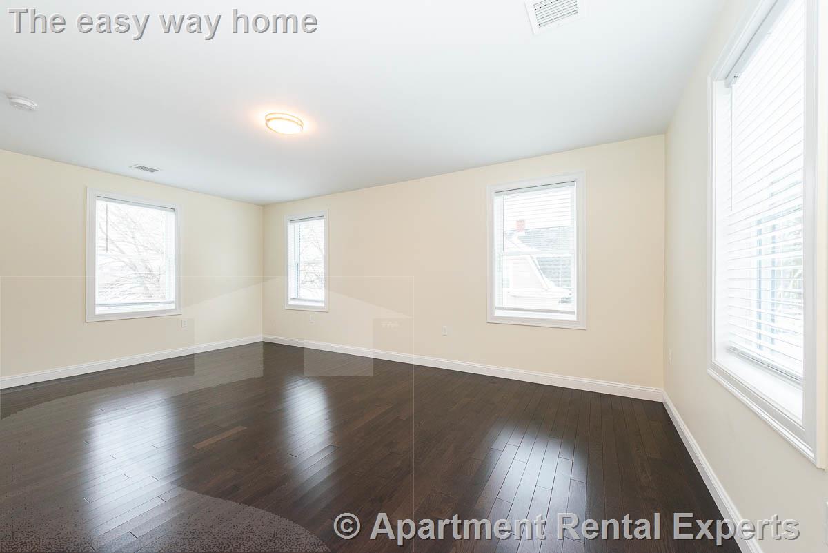 6 bed, 4+ bath apartment for rent at 10 Marion St Unit 1, Tufts — photo 24 of 28