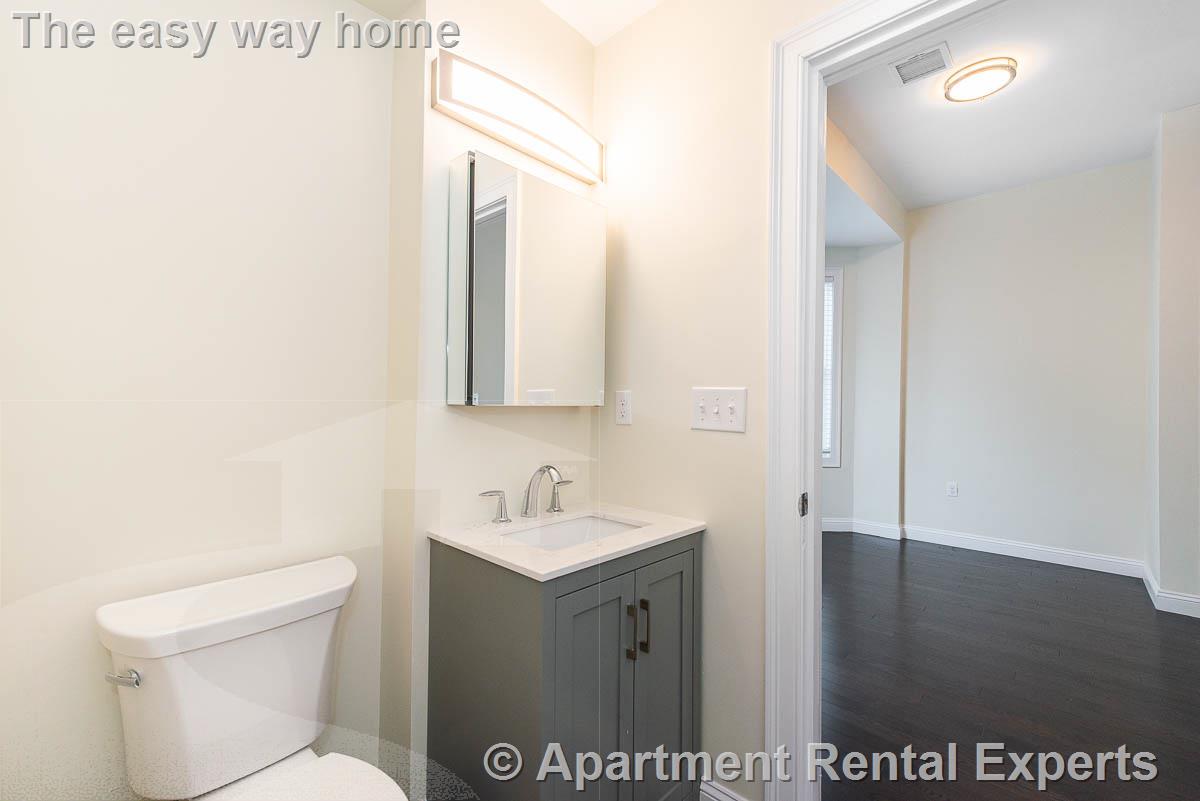 6 bed, 4+ bath apartment for rent at 10 Marion St Unit 1, Tufts — photo 11 of 28