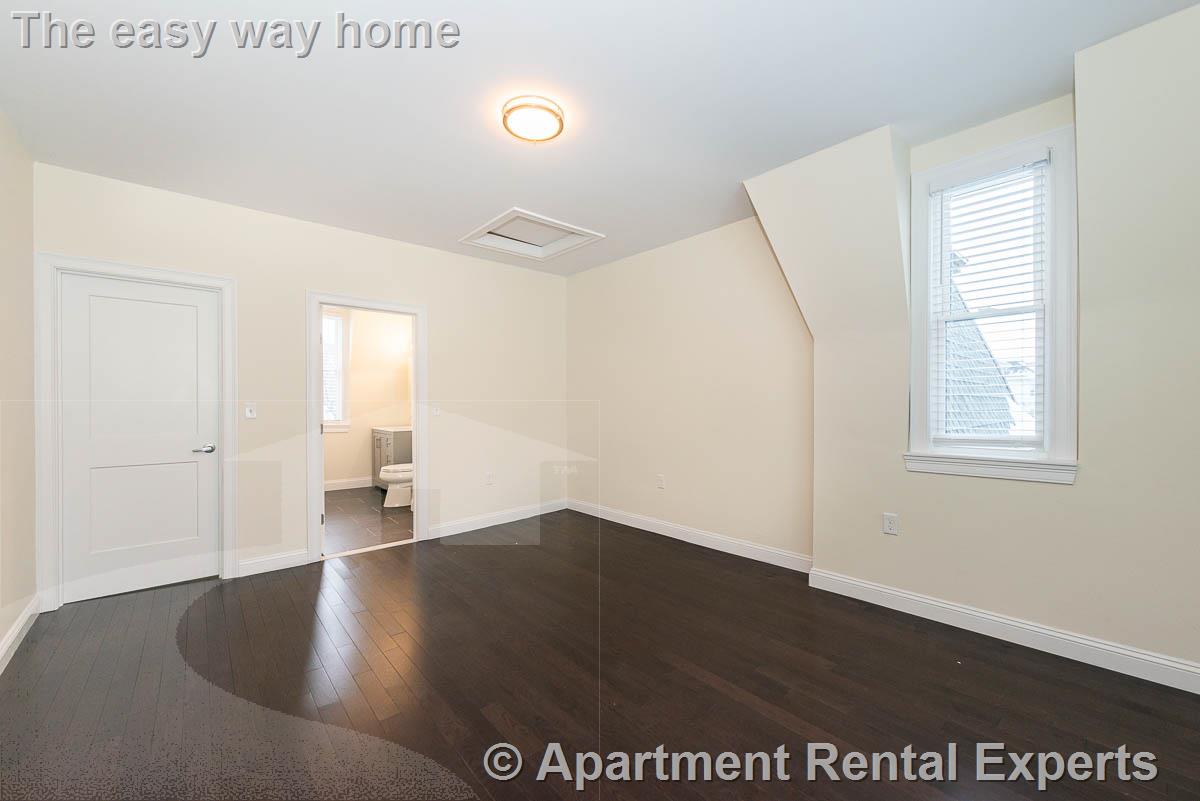 6 bed, 4+ bath apartment for rent at 10 Marion St Unit 1, Tufts — photo 20 of 28