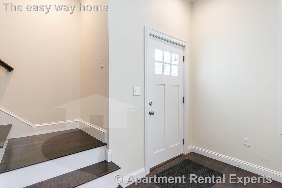 6 bed, 4+ bath apartment for rent at 10 Marion St Unit 1, Tufts — photo 3 of 28