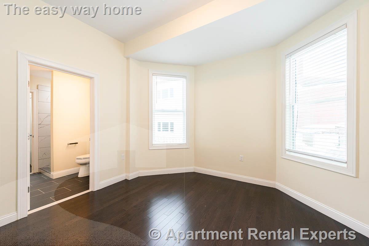 6 bed, 4+ bath apartment for rent at 10 Marion St Unit 1, Tufts — photo 8 of 28
