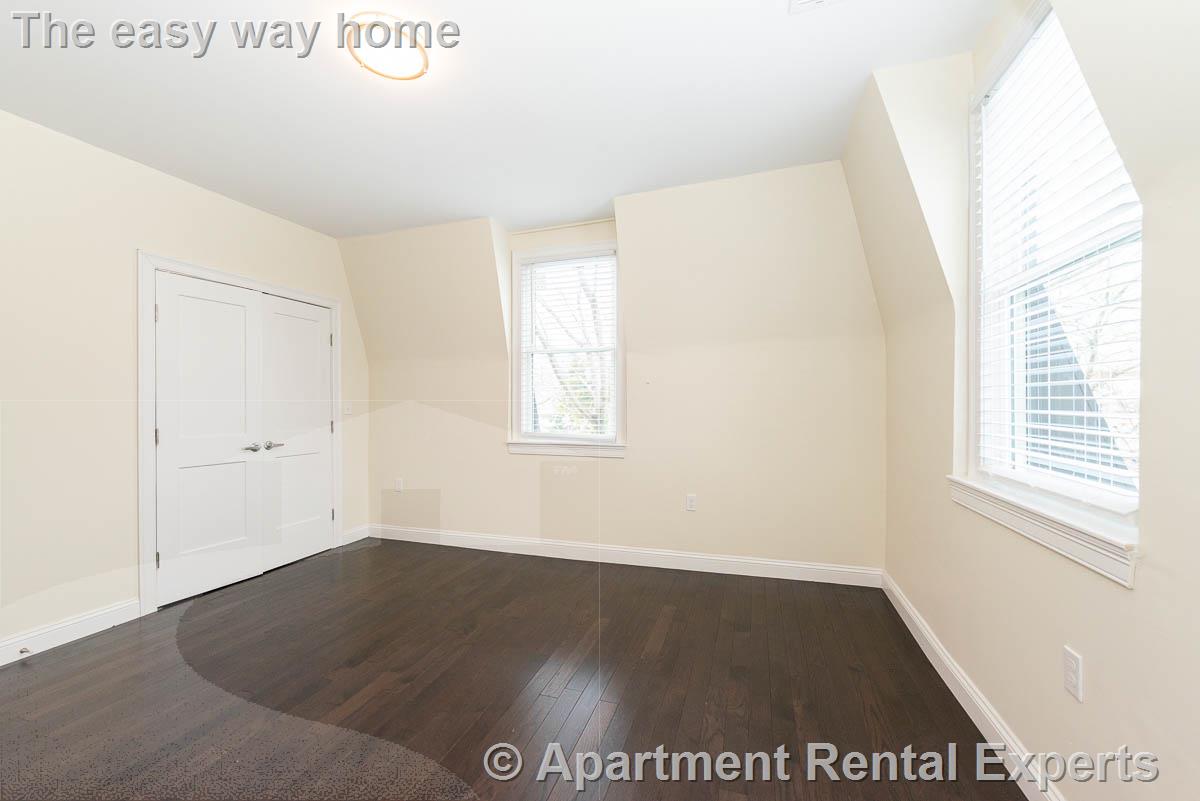 6 bed, 4+ bath apartment for rent at 10 Marion St Unit 1, Tufts — photo 17 of 28