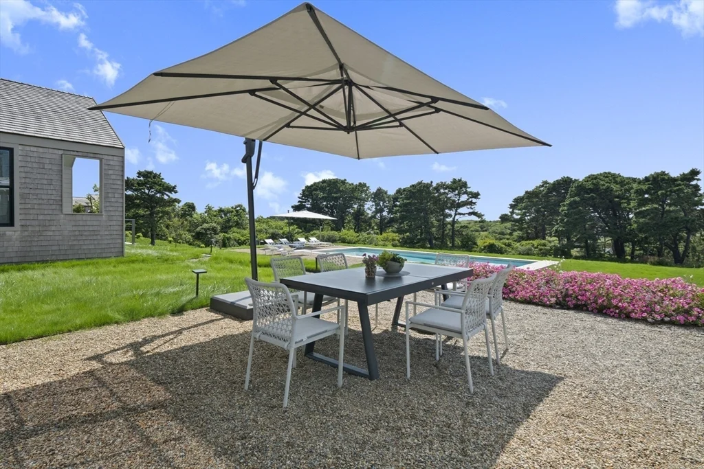 6 bed, 4+ bath apartment for rent at 10 Maxey Pond Rd, Nantucket — photo 10 of 35