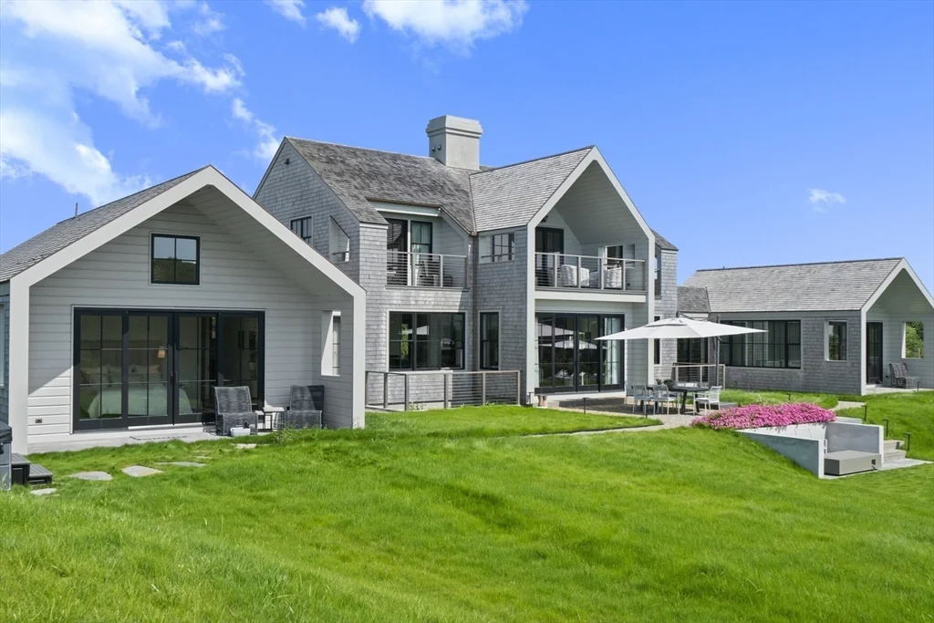 6 bed, 4+ bath apartment for rent at 10 Maxey Pond Rd, Nantucket — photo 3 of 35