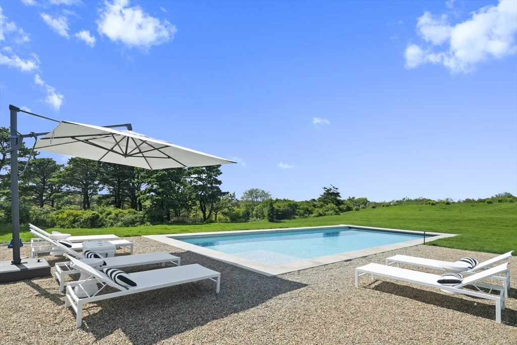 6 bed, 4+ bath apartment for rent at 10 Maxey Pond Rd, Nantucket — photo 4 of 35