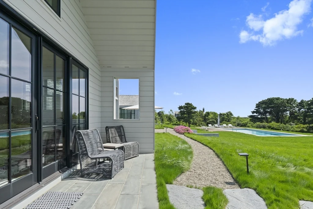 6 bed, 4+ bath apartment for rent at 10 Maxey Pond Rd, Nantucket — photo 11 of 35