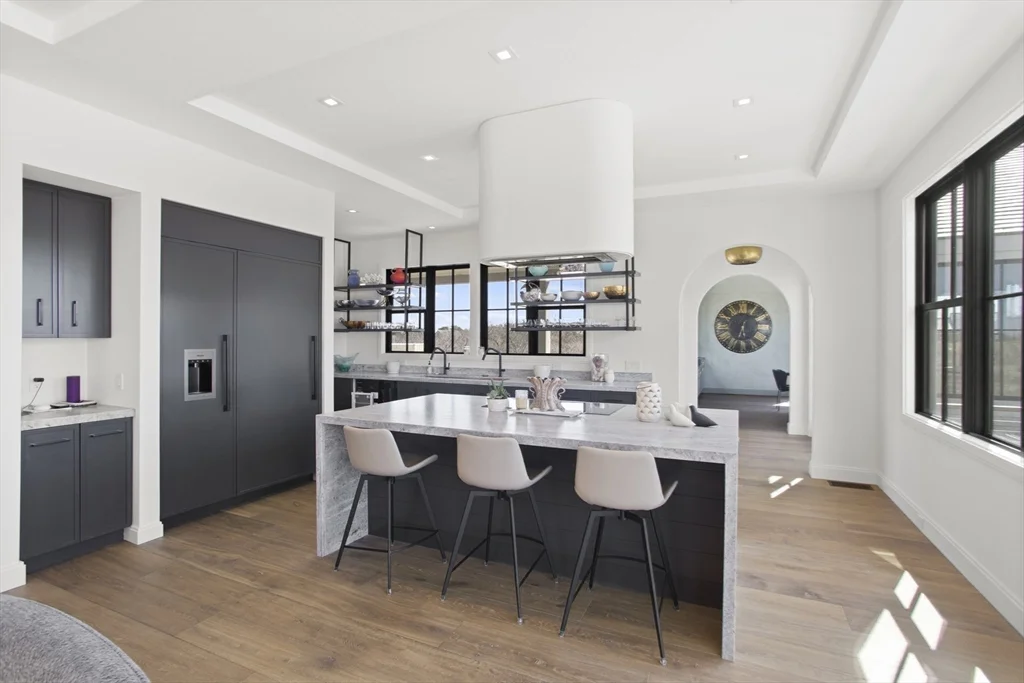 6 bed, 4+ bath apartment for rent at 10 Maxey Pond Rd, Nantucket — photo 15 of 35