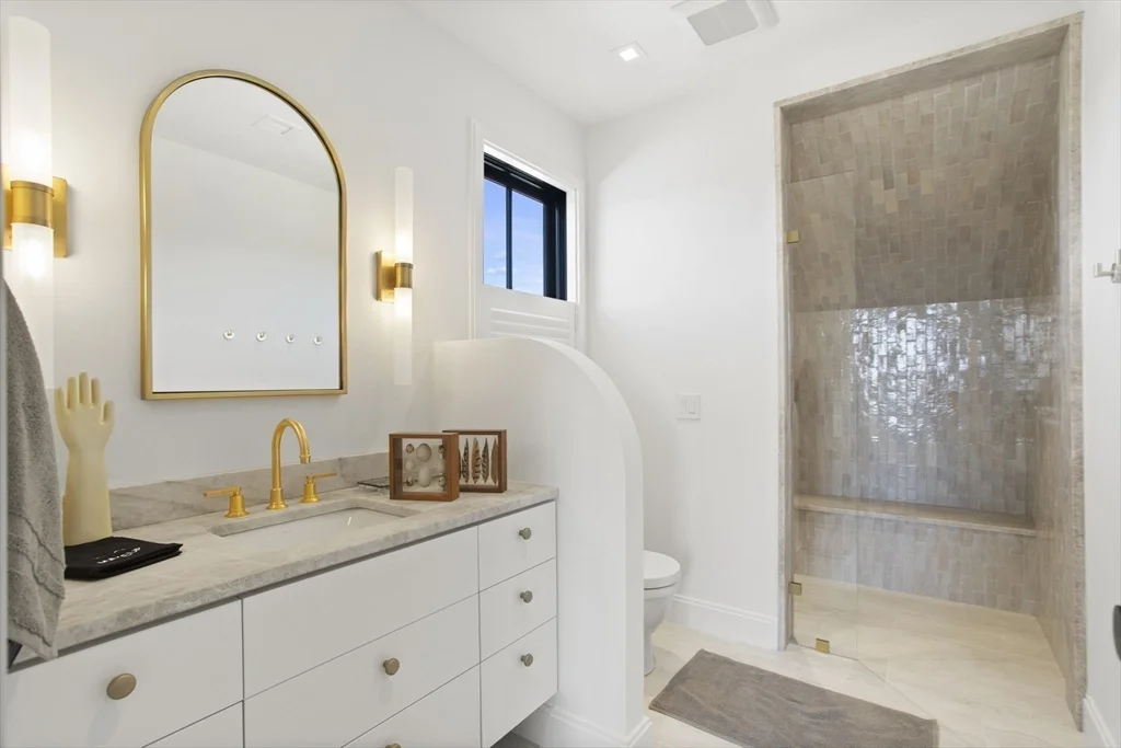 6 bed, 4+ bath apartment for rent at 10 Maxey Pond Rd, Nantucket — photo 32 of 35