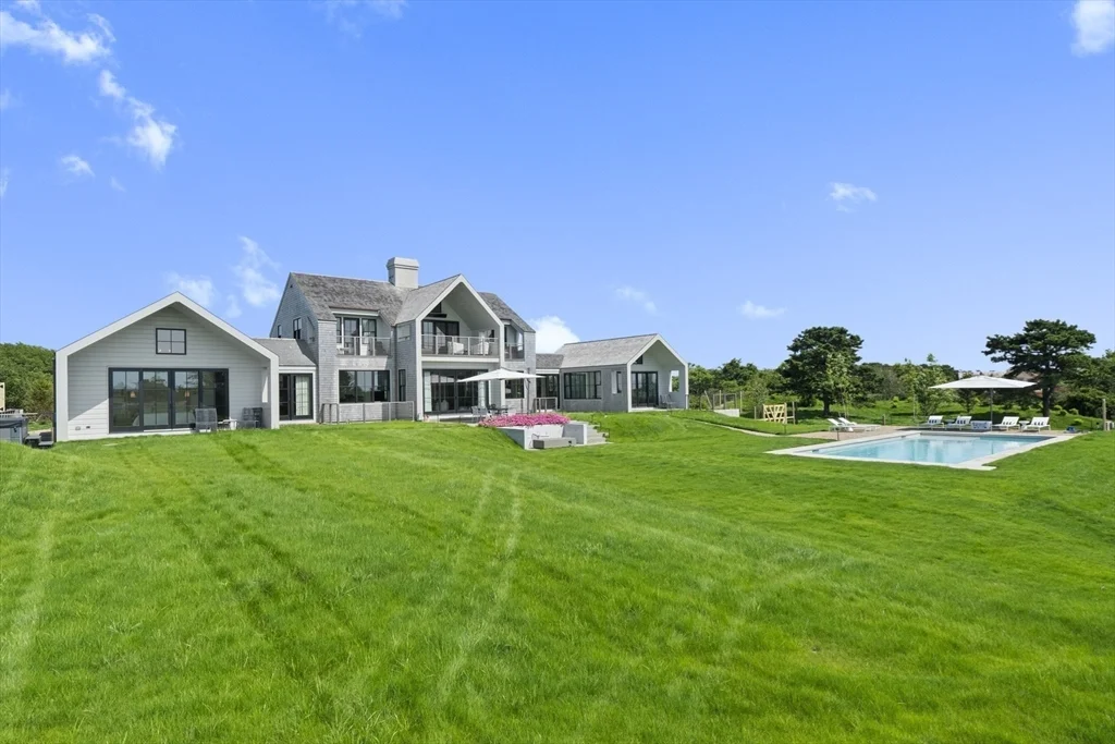 6 bed, 4+ bath apartment for rent at 10 Maxey Pond Rd, Nantucket — photo 7 of 35