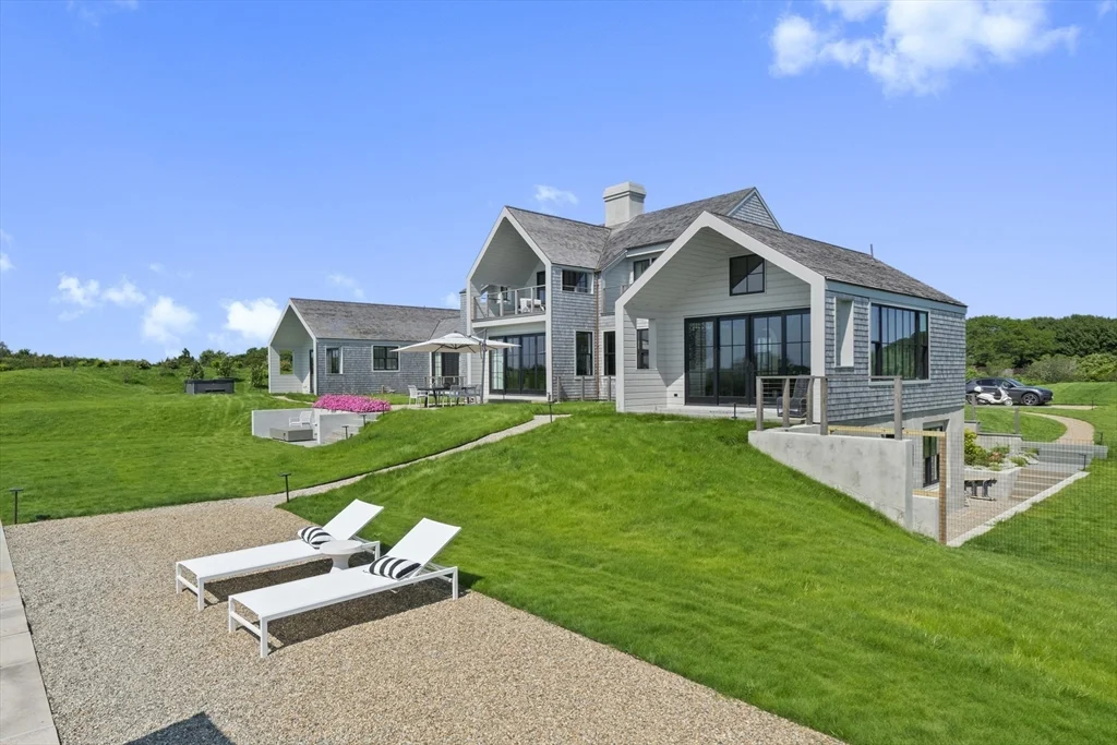 6 bed, 4+ bath apartment for rent at 10 Maxey Pond Rd, Nantucket — photo 5 of 35