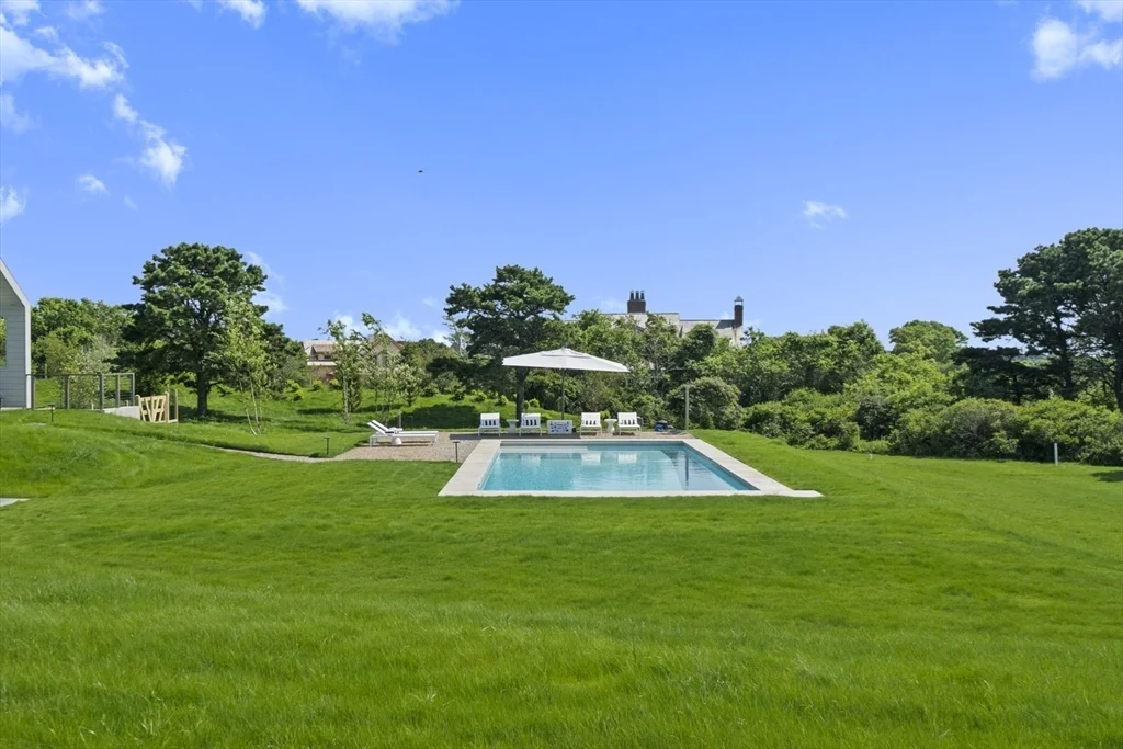 6 bed, 4+ bath apartment for rent at 10 Maxey Pond Rd, Nantucket — photo 9 of 35
