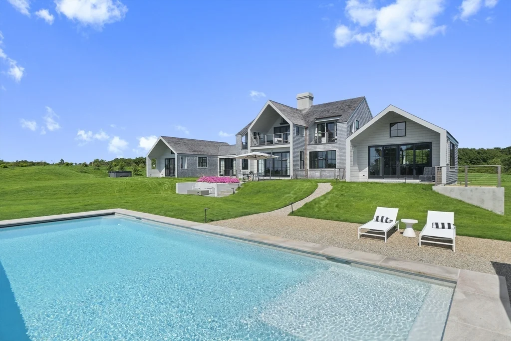 6 bed, 4+ bath apartment for rent at 10 Maxey Pond Rd, Nantucket — photo 2 of 35