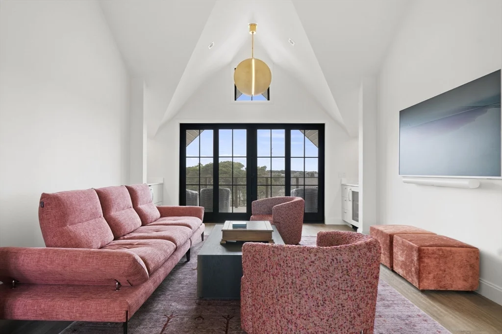 6 bed, 4+ bath apartment for rent at 10 Maxey Pond Rd, Nantucket — photo 27 of 35
