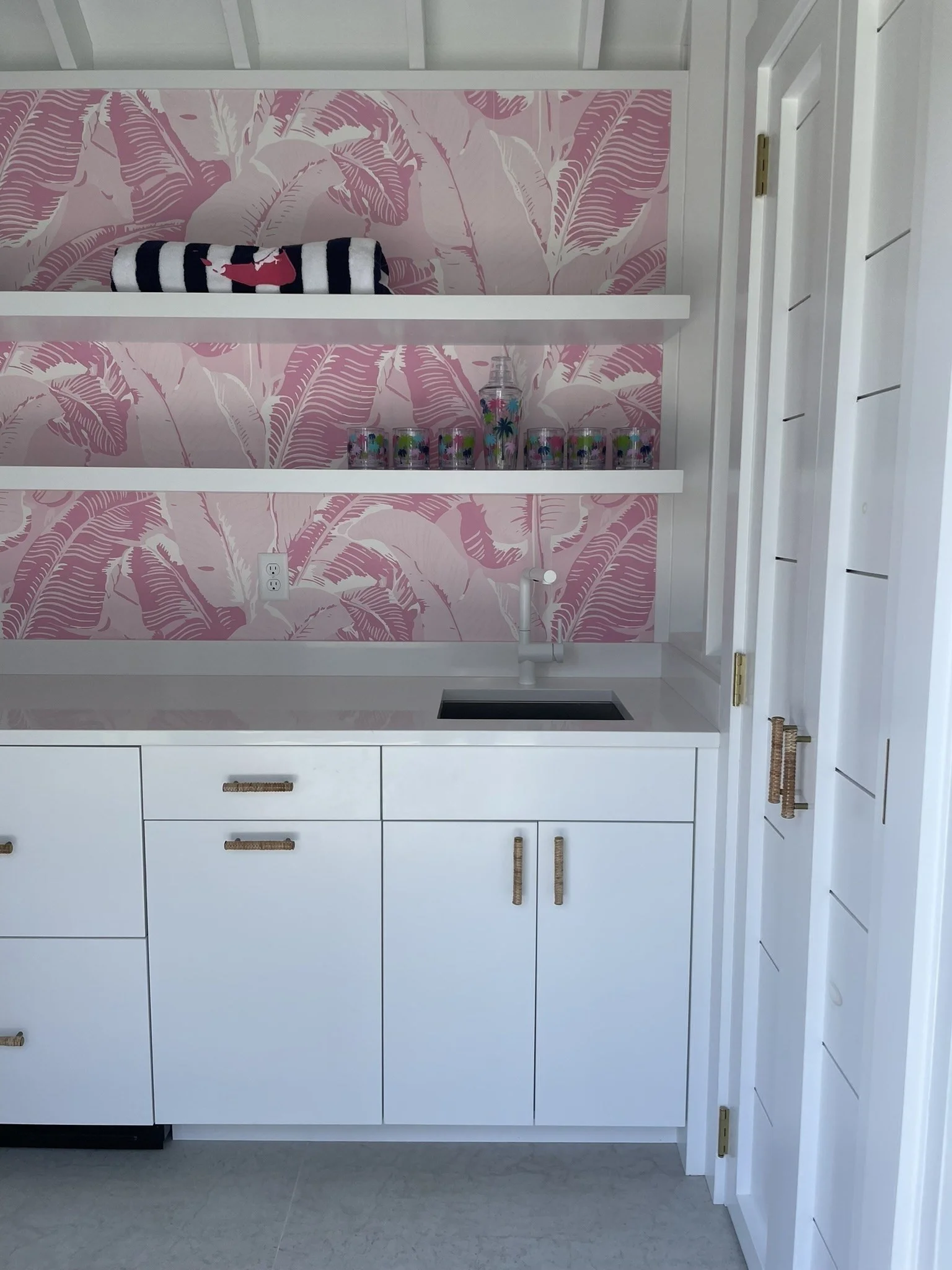 8+ bed, 4+ bath apartment for rent at 10 Mayhew, Nantucket — photo 33 of 42
