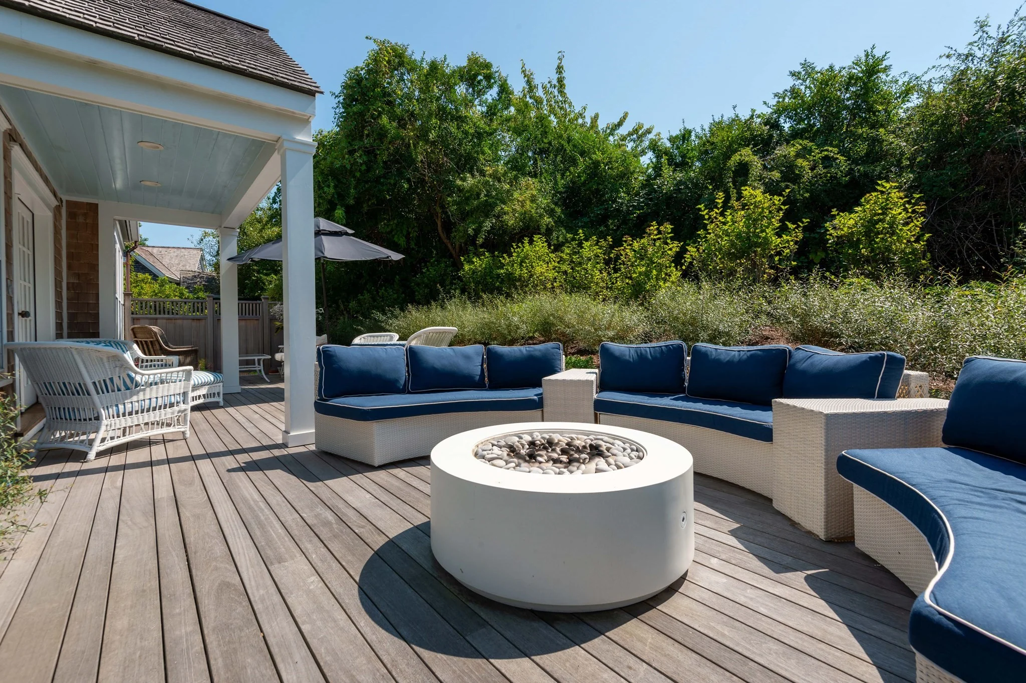 8+ bed, 4+ bath apartment for rent at 10 Mayhew, Nantucket — photo 39 of 42