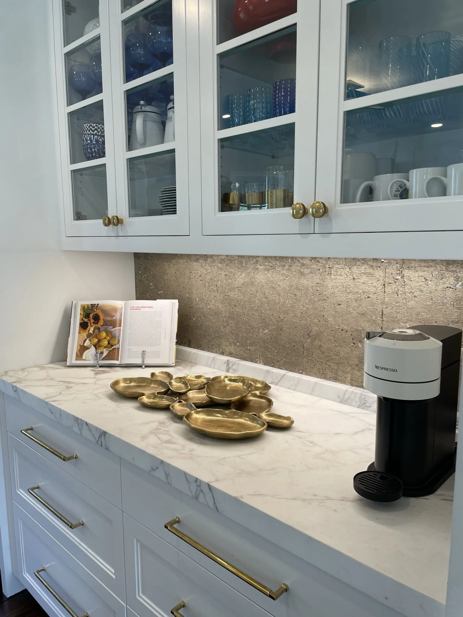 8+ bed, 4+ bath apartment for rent at 10 Mayhew, Nantucket — photo 7 of 42