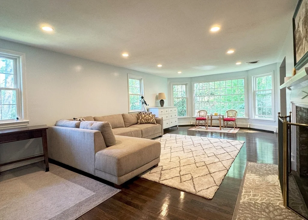 3 bed, 2 bath apartment for rent at 10 Meadowview Rd, Wayland — photo 6 of 33
