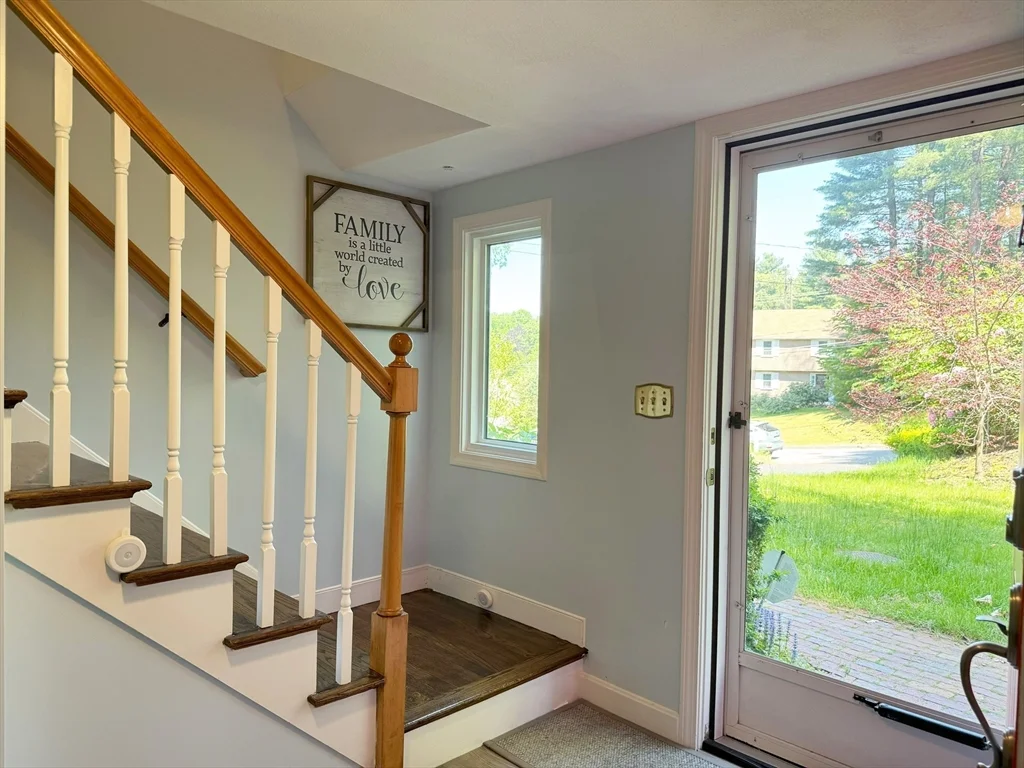 3 bed, 2 bath apartment for rent at 10 Meadowview Rd, Wayland — photo 5 of 33