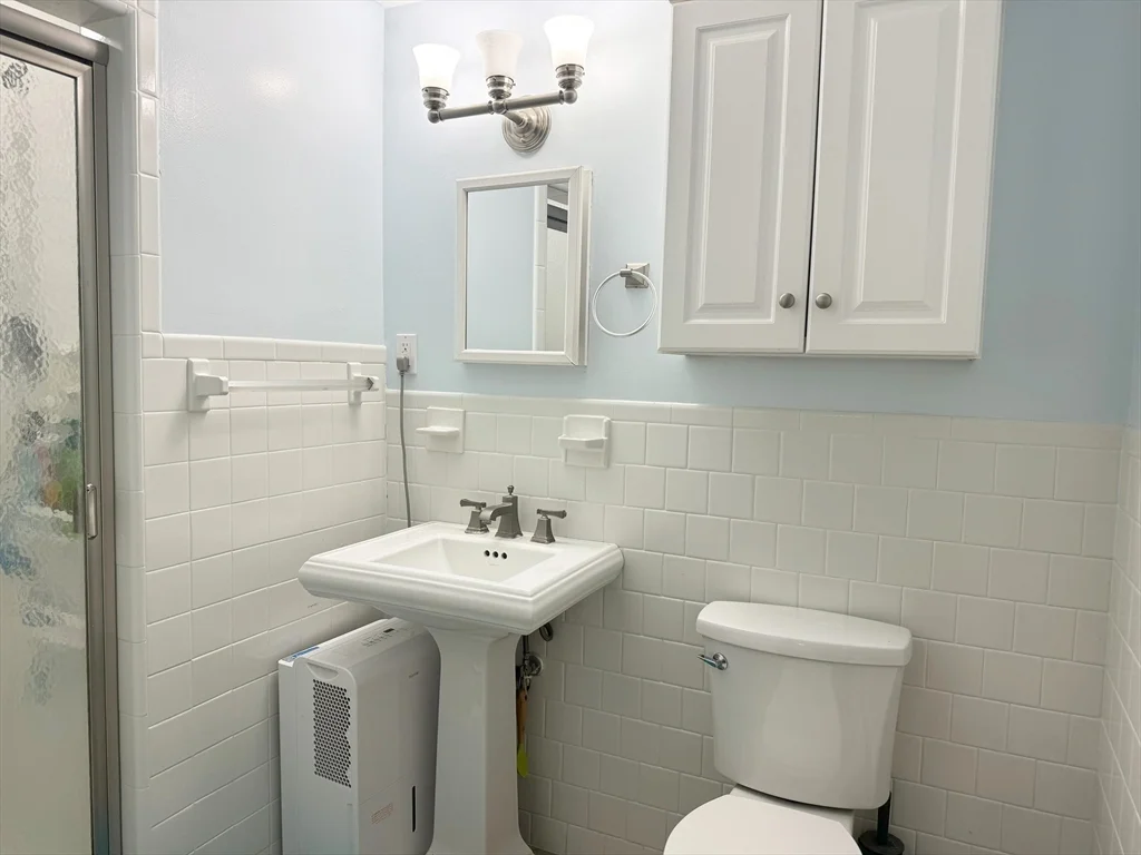 3 bed, 2 bath apartment for rent at 10 Meadowview Rd, Wayland — photo 17 of 33