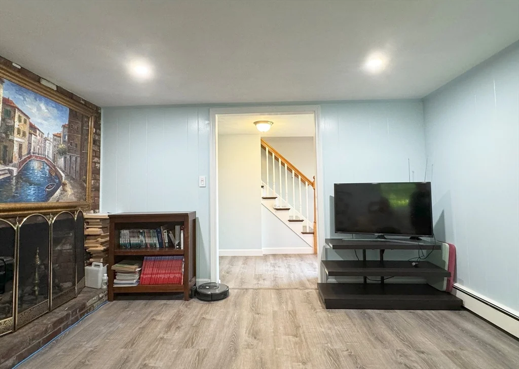 3 bed, 2 bath apartment for rent at 10 Meadowview Rd, Wayland — photo 23 of 33