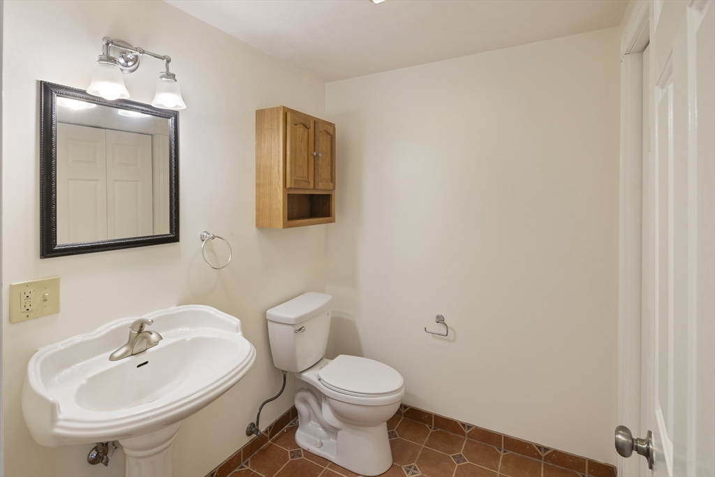 3 bed, 1 bath apartment for rent at 10 Mechanic St Unit 1/2, Attleboro — photo 6 of 14
