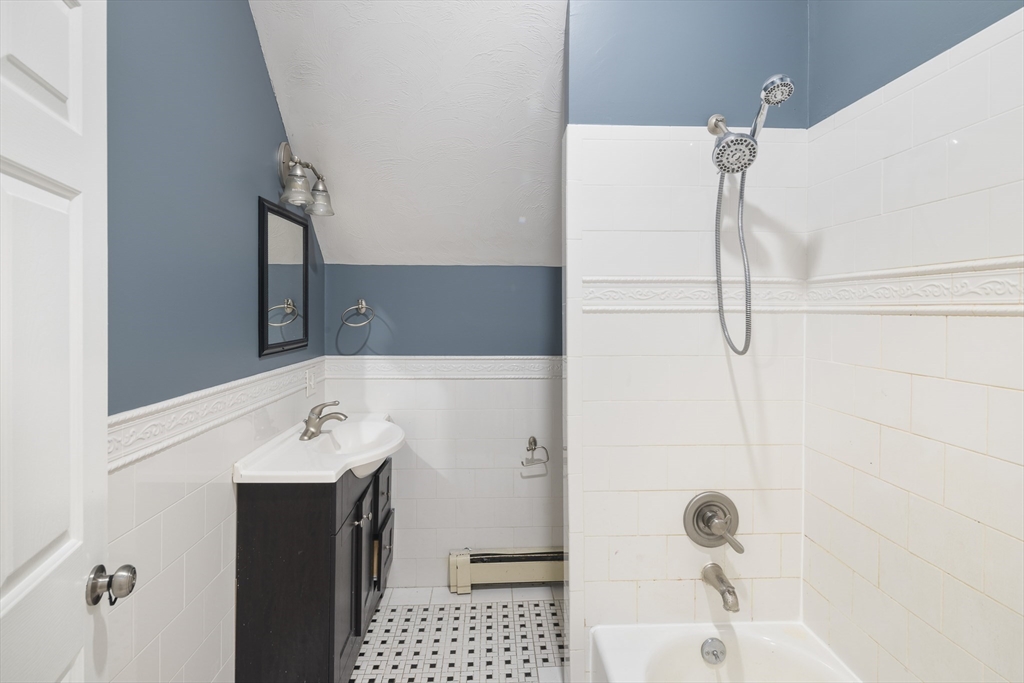3 bed, 1 bath apartment for rent at 10 Mechanic St Unit 1/2, Attleboro — photo 10 of 14