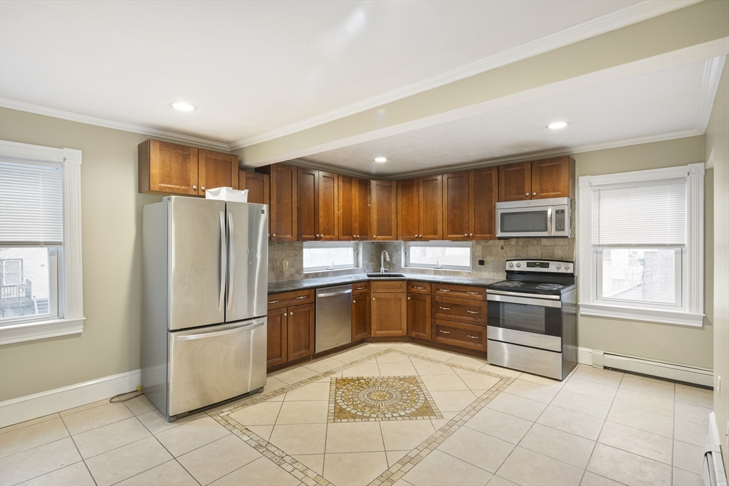 3 bed, 1 bath apartment for rent at 10 Mechanic St Unit 1/2, Attleboro — photo 1 of 14