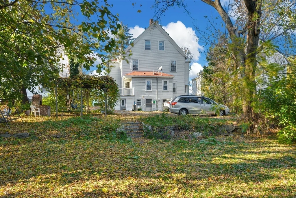 4 bed, 1 bath apartment for rent at 10 Middle Unit 10, Newton — photo 17 of 19