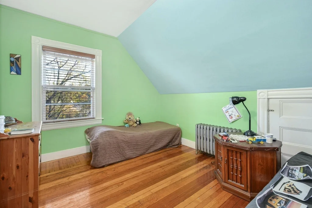4 bed, 1 bath apartment for rent at 10 Middle Unit 10, Newton — photo 15 of 19