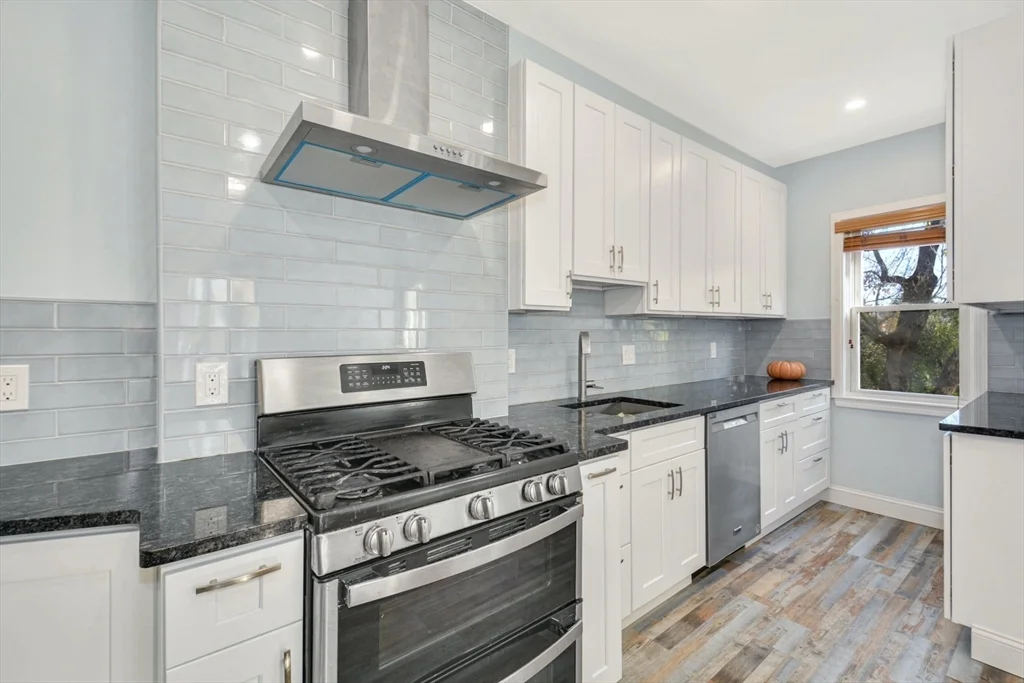 4 bed, 1 bath apartment for rent at 10 Middle Unit 10, Newton — photo 6 of 19