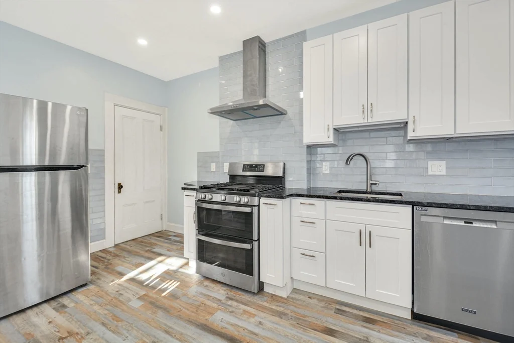 4 bed, 1 bath apartment for rent at 10 Middle Unit 10, Newton — photo 7 of 19