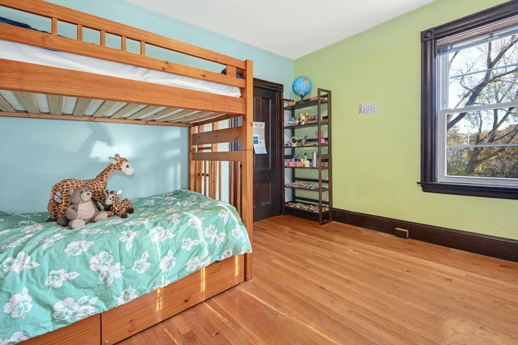4 bed, 1 bath apartment for rent at 10 Middle Unit 10, Newton — photo 14 of 19