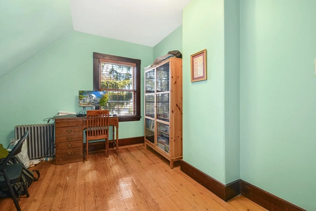 4 bed, 1 bath apartment for rent at 10 Middle Unit 10, Newton — photo 16 of 19