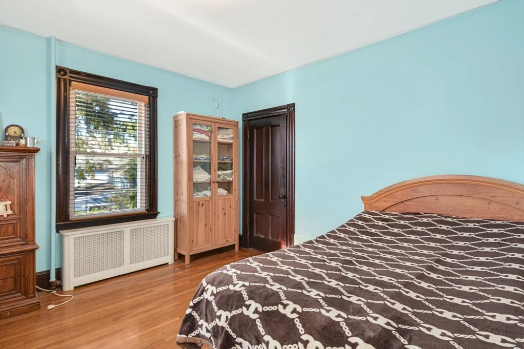4 bed, 1 bath apartment for rent at 10 Middle Unit 10, Newton — photo 13 of 19