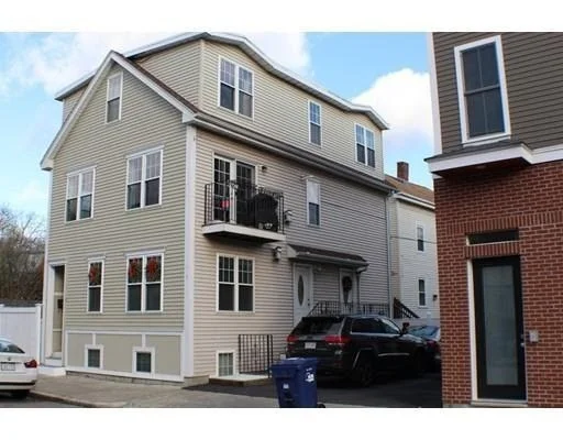 2 bed, 1.5 bath apartment for rent at 10 Mohawk St Unit 10, South Boston