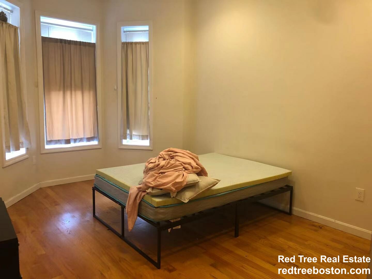 5 bed, 2 bath apartment for rent at 10 Moreland St Unit 1, Roxbury — photo 2 of 21