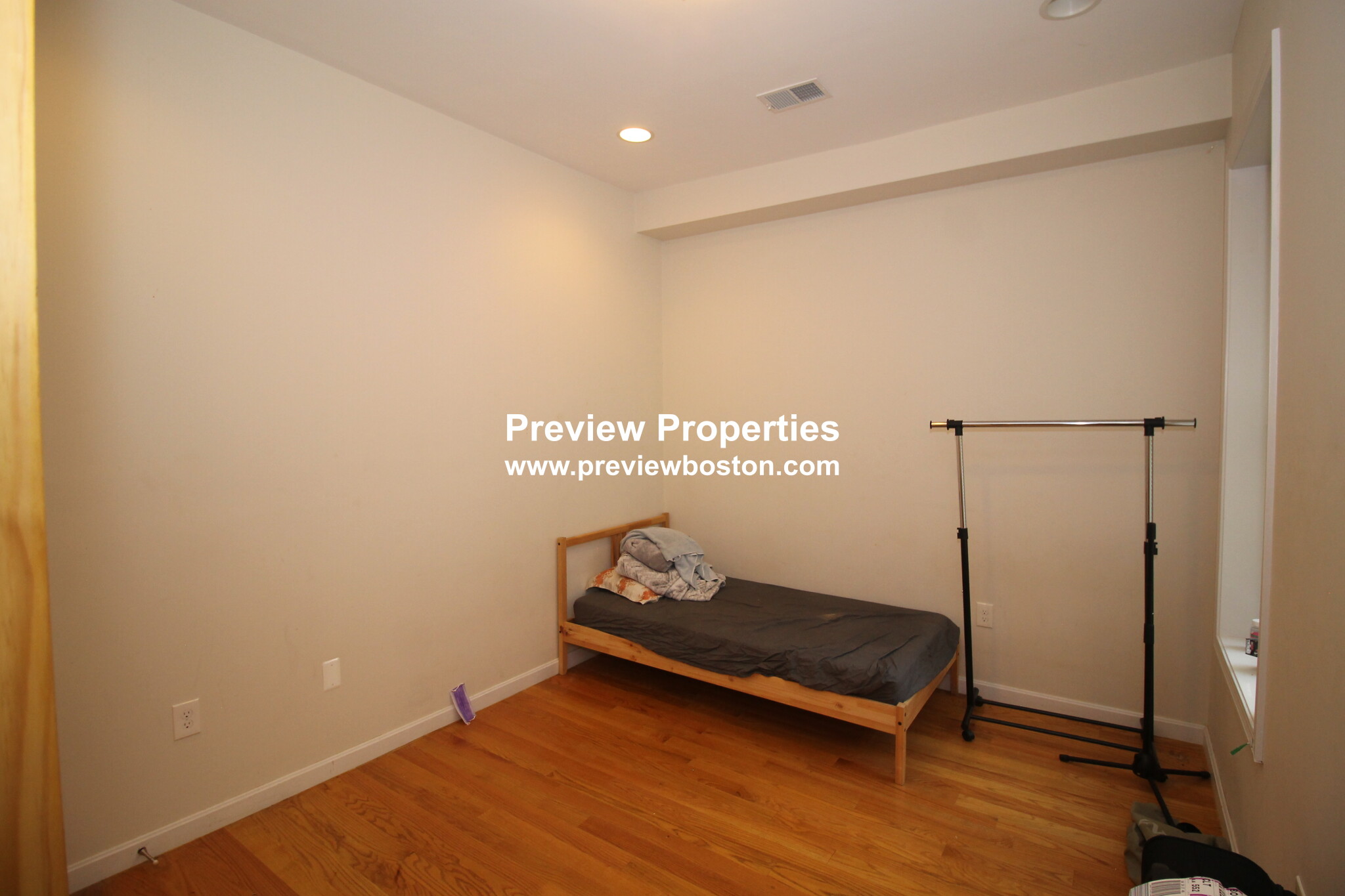 4 bed, 1.5 bath apartment for rent at 10 Moreland Unit 2P, Roxbury — photo 15 of 18
