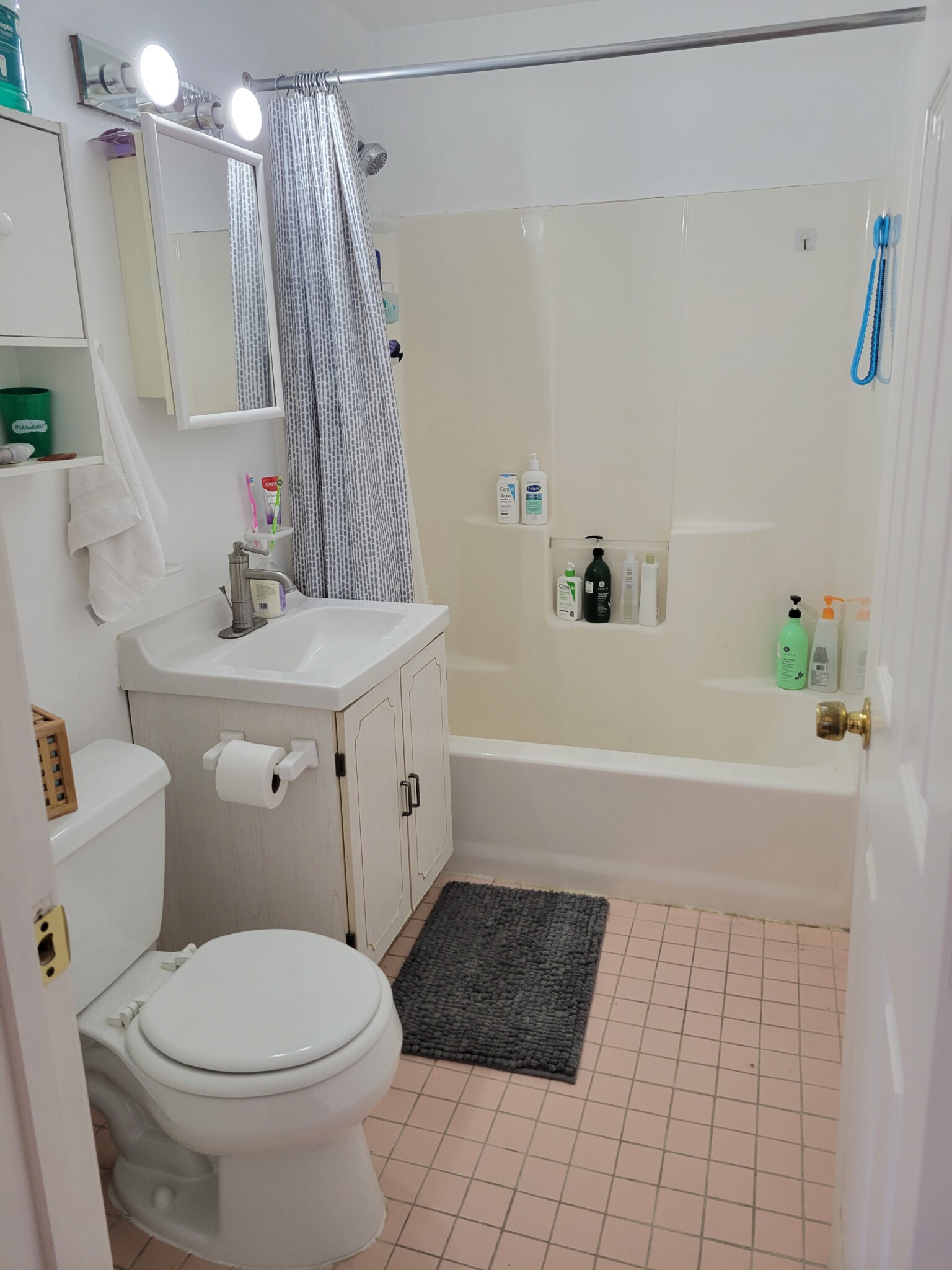 2 bed, 1 bath apartment for rent at 10 Morgan Pl Unit 2, Nonantum — photo 11 of 12