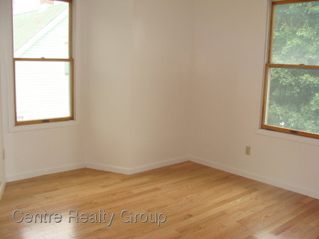 2 bed, 1 bath apartment for rent at 10 Morgan Pl Unit 4, Newton Corner — photo 3 of 4