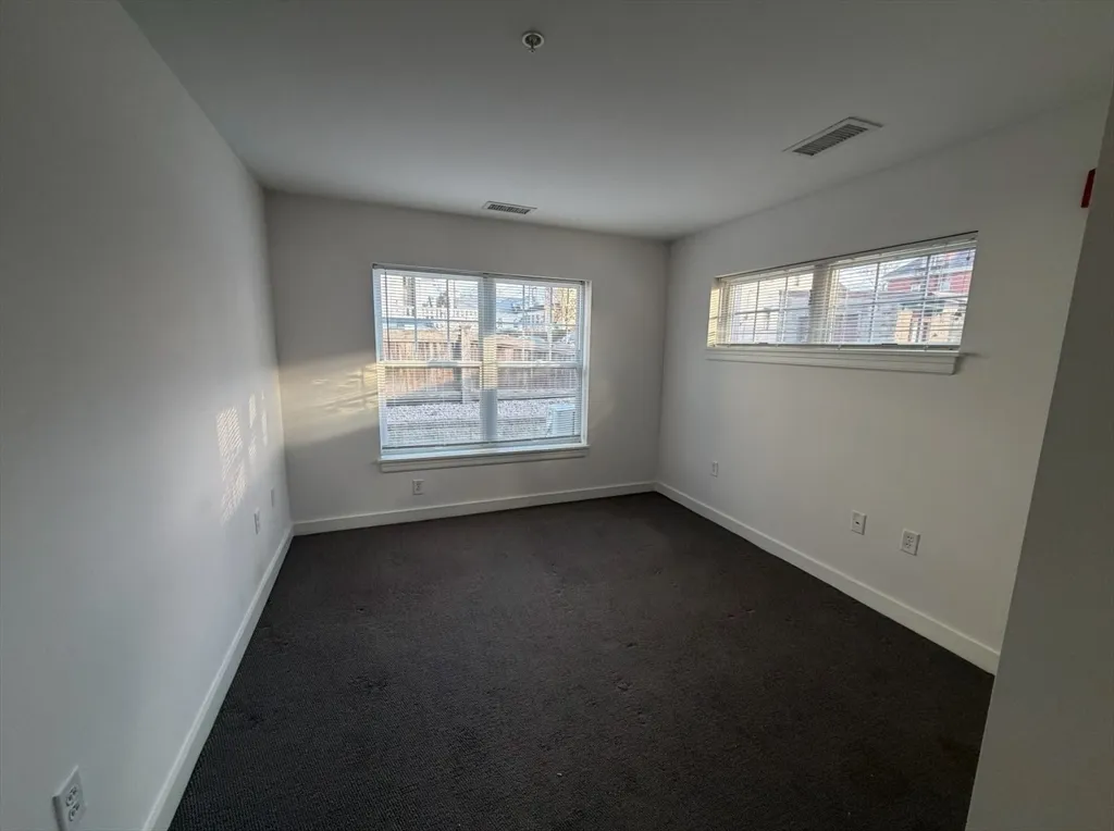 2 bed, 1 bath apartment for rent at 10 Myrtle Unit 5-1B, Waltham — photo 5 of 11