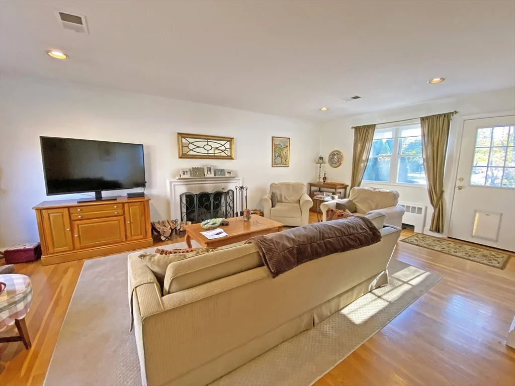 3 bed, 2 bath apartment for rent at 10 Nardone Rd, Newton Center — photo 1 of 19