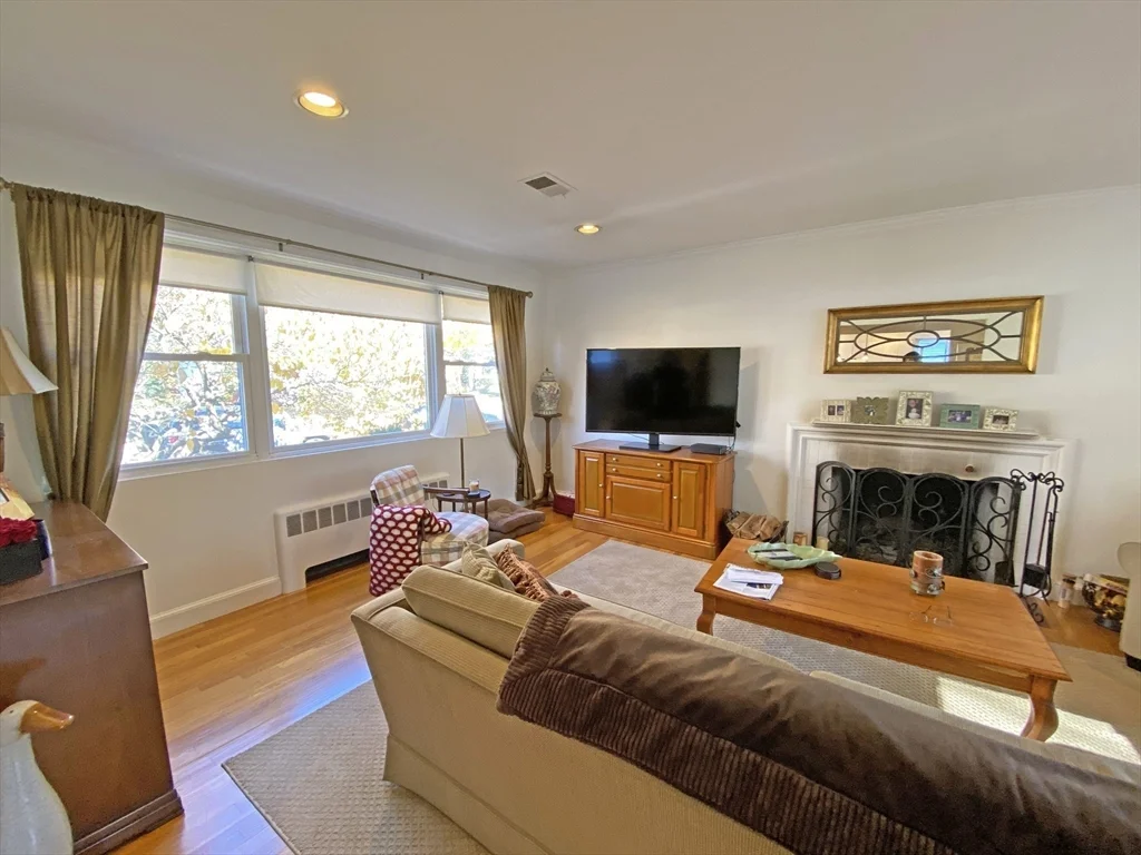 3 bed, 2 bath apartment for rent at 10 Nardone Rd, Newton Center — photo 4 of 19