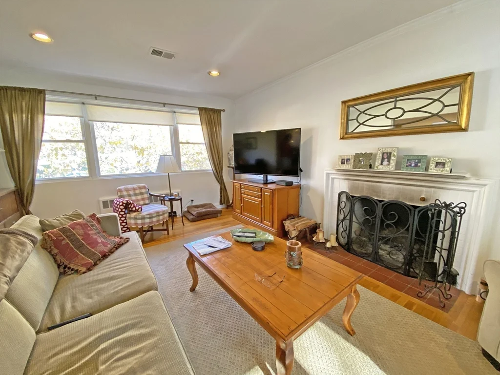 3 bed, 2 bath apartment for rent at 10 Nardone Rd, Newton Center — photo 2 of 19