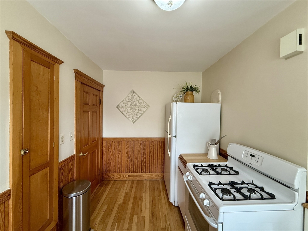 2 bed, 1 bath apartment for rent at 10 Newcastle Rd Unit 2, Peabody — photo 4 of 19