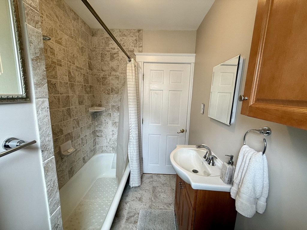 2 bed, 1 bath apartment for rent at 10 Newcastle Rd Unit 2, Peabody — photo 7 of 19
