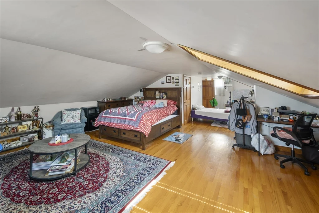 4 bed, 2 bath apartment for rent at 10 Newcastle Unit 10, Brighton — photo 18 of 26