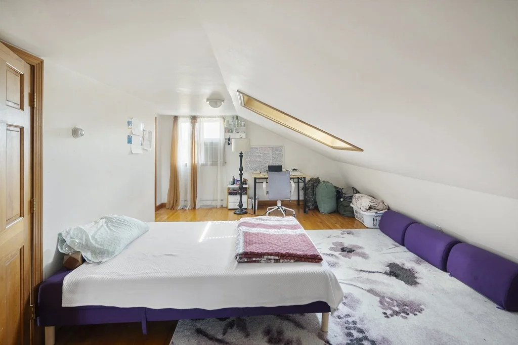 4 bed, 2 bath apartment for rent at 10 Newcastle Unit 10, Brighton — photo 19 of 26