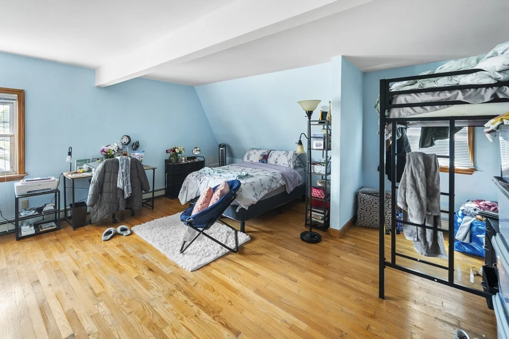 4 bed, 2 bath apartment for rent at 10 Newcastle Unit 10, Brighton — photo 13 of 26